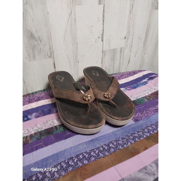 OLUKAI ~ Women's “Melia” Brown Leather Wedge Platform Flip Flop Sandals Size 8 - Picture 1 of 8